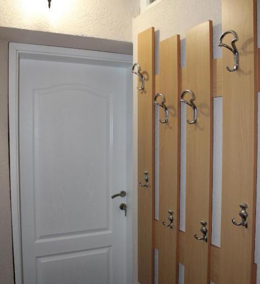 پانسیون Villa Flora Apartments Krushevo