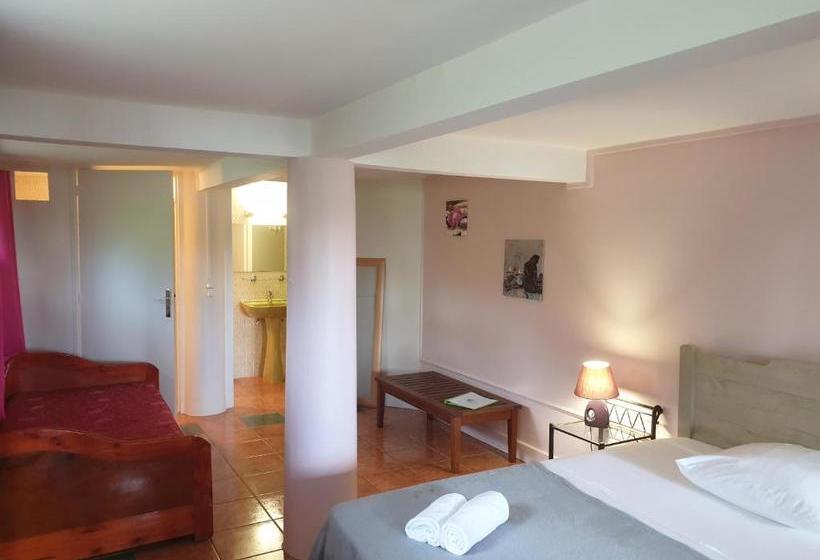 هتل Les Gîtes De La Lézarde