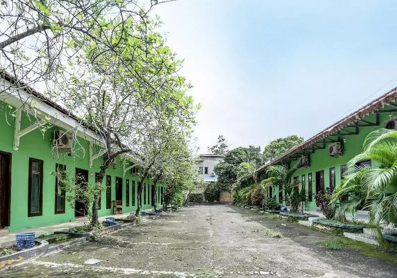 هتل Oyo 1415 Gelora Residence