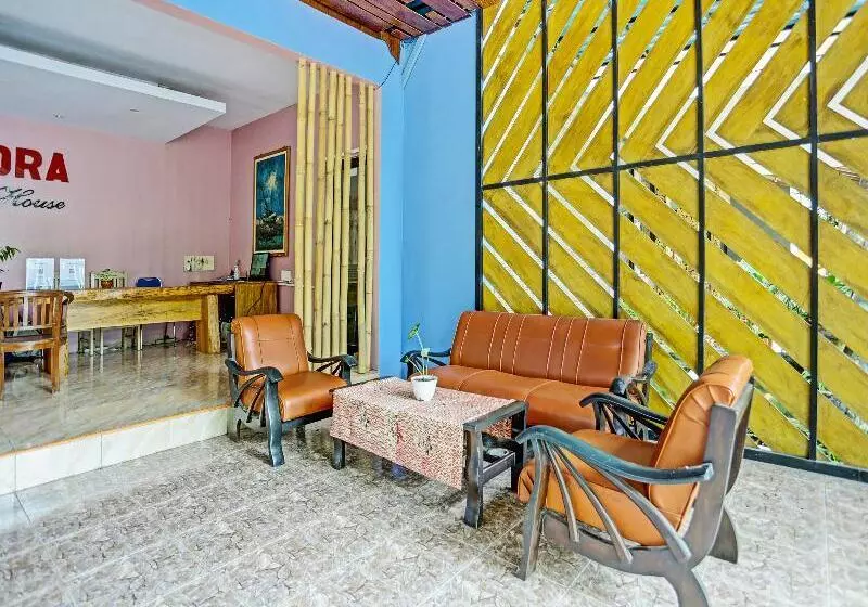 هتل Oyo 1415 Gelora Residence