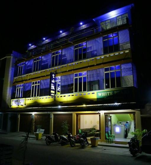 Majatalo Whitepearl Guest House