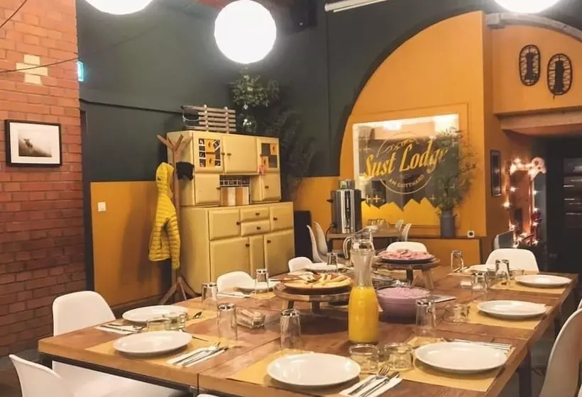 ペンション Sust Lodge Am Gotthard