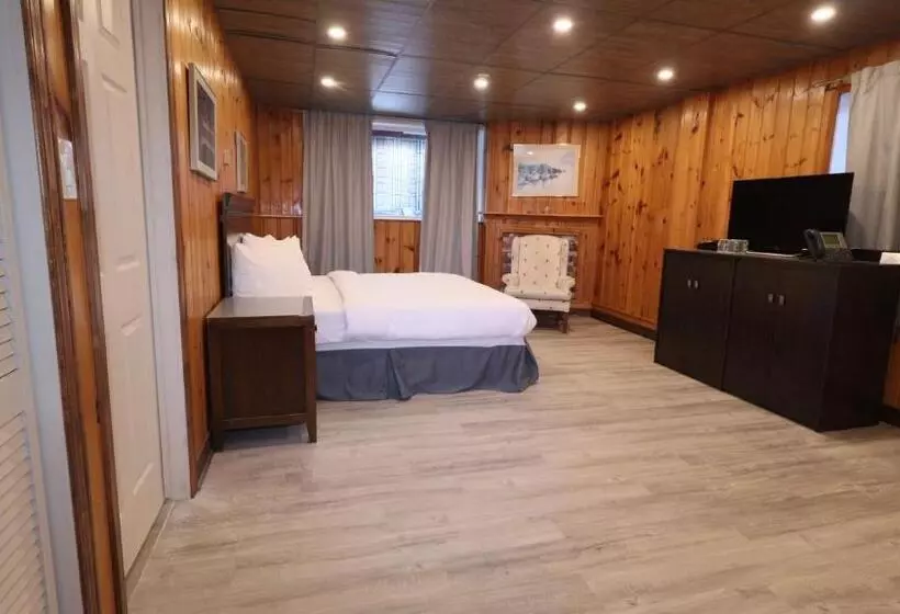 Retkeilymaja Algonquin Lakeside Inn