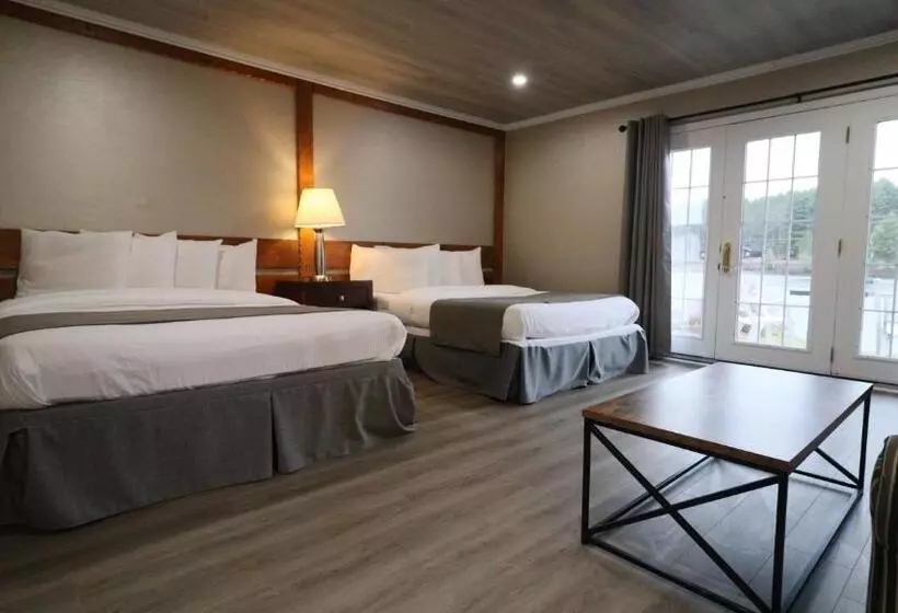 Retkeilymaja Algonquin Lakeside Inn