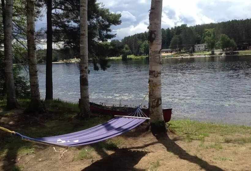 Retkeilymaja Algonquin Lakeside Inn