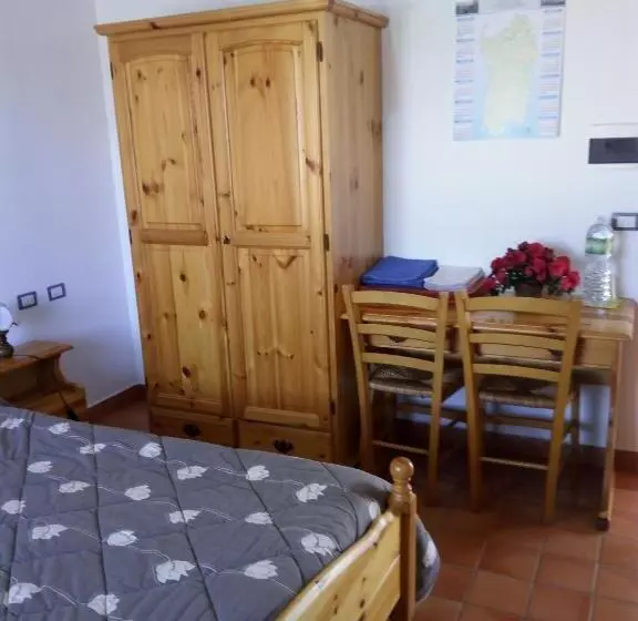 ホテル Agriturismo Costiolu