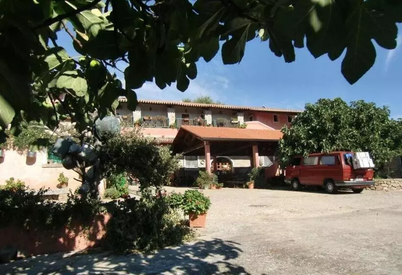ホテル Agriturismo Costiolu