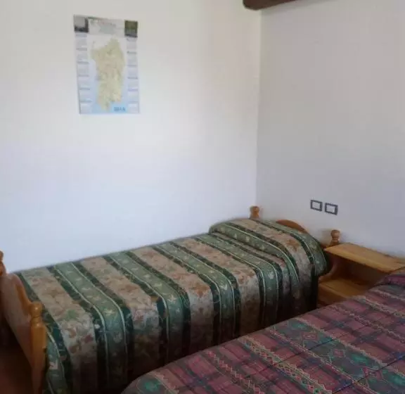ホテル Agriturismo Costiolu