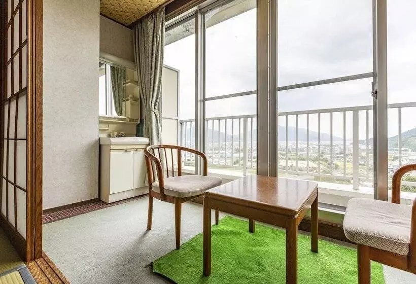 Hotelli Tsuruga Tunnel Onsen Kitaguni Grand