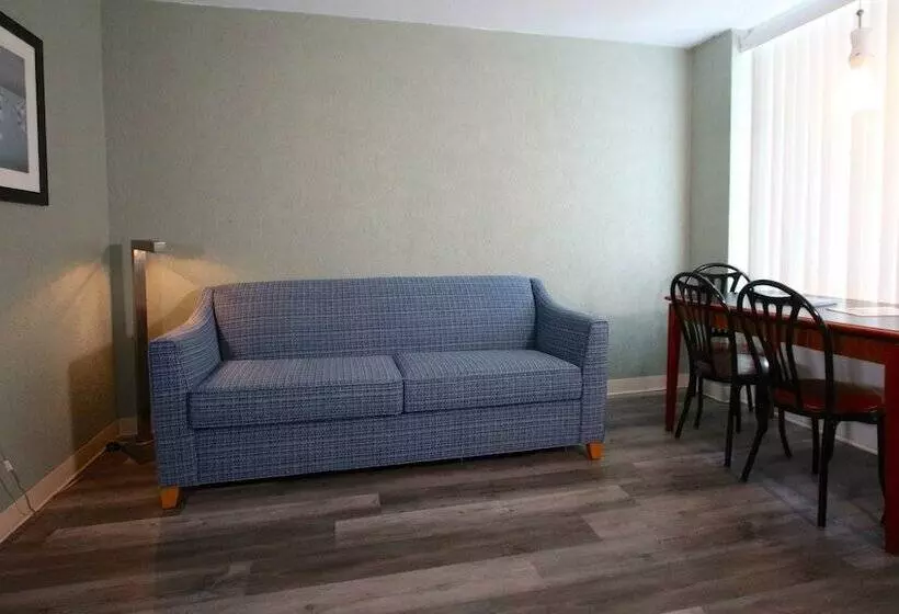 The Crusader Oceanfront Family Resort