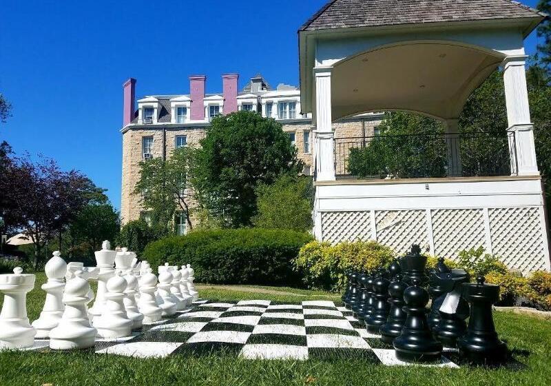 1886 Crescent Hotel And Spa