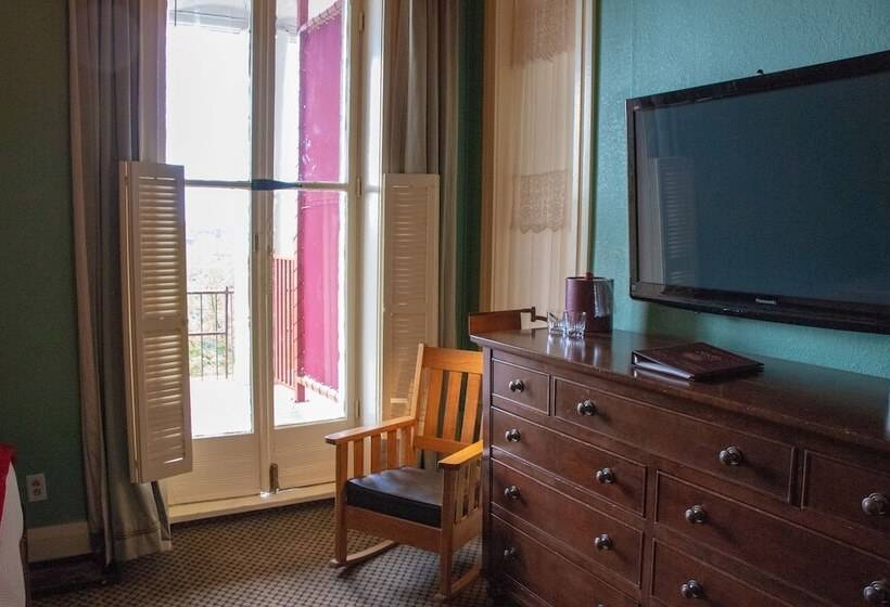 1886 Crescent Hotel And Spa