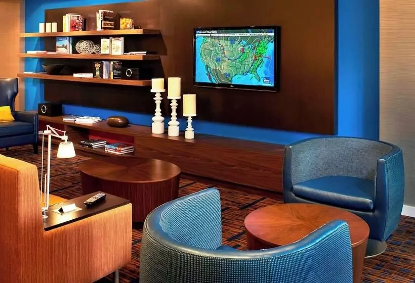 호텔 Courtyard Cleveland Airport North