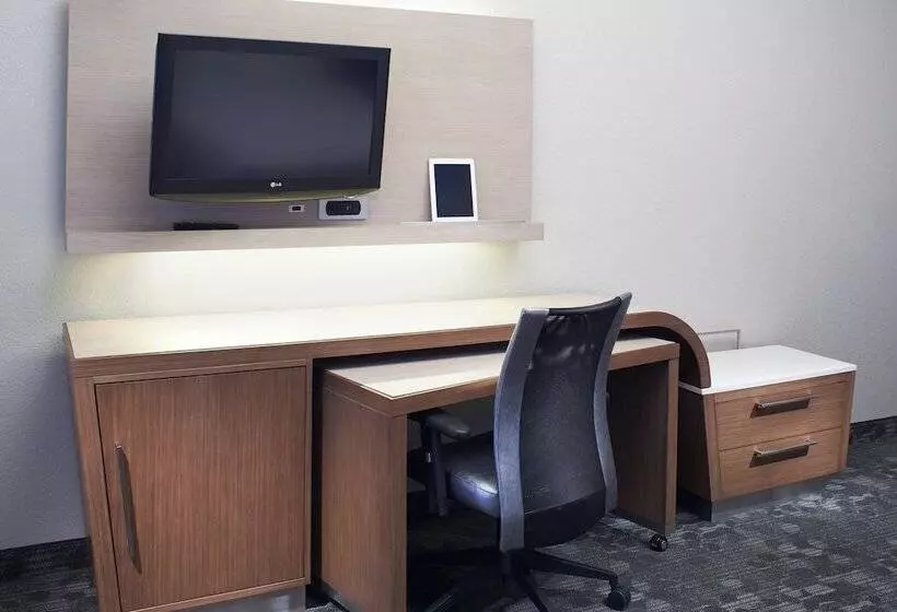 호텔 Courtyard Cleveland Airport North