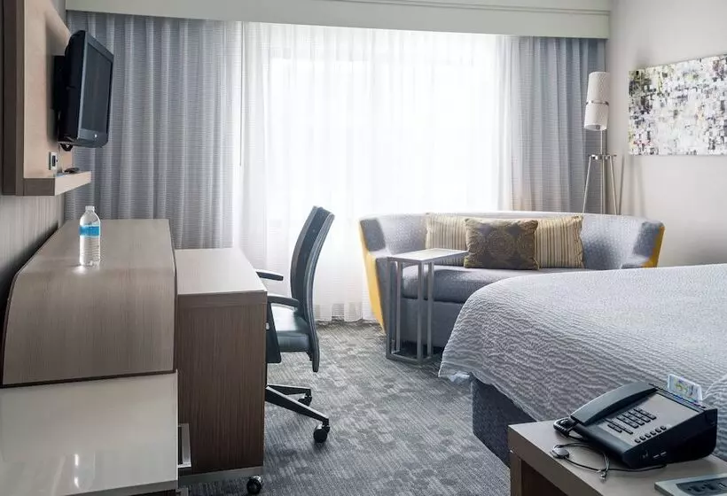 호텔 Courtyard Cleveland Airport North