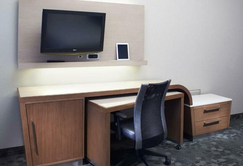 فندق Courtyard Cleveland Airport North