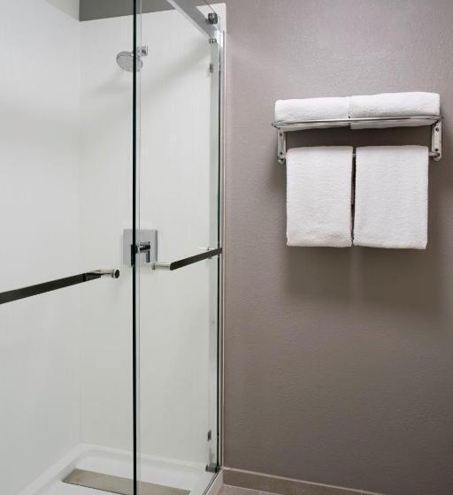 בית מלון כפרי Courtyard St. Petersburg Clearwater