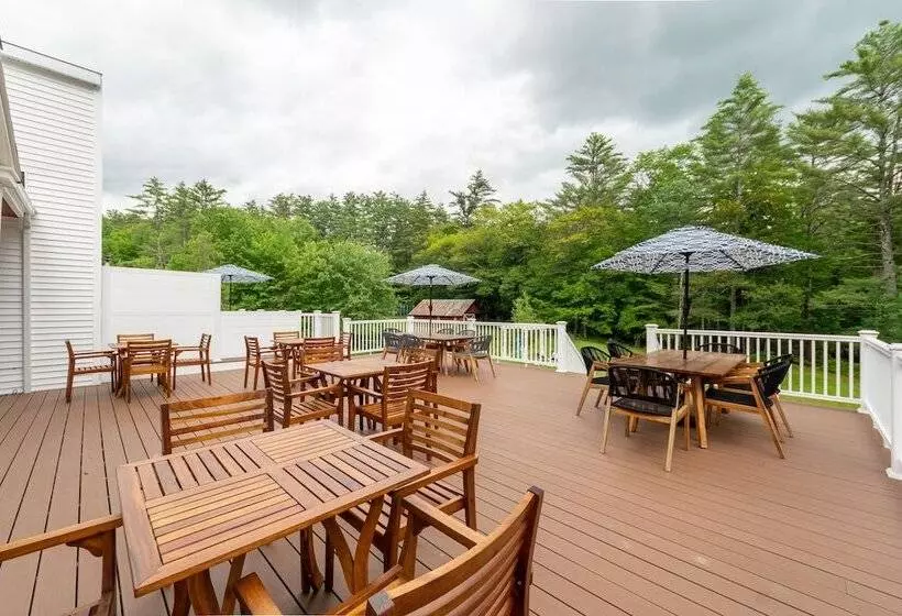 هتل Cranmore Mountain Lodge Bed & Breakfast
