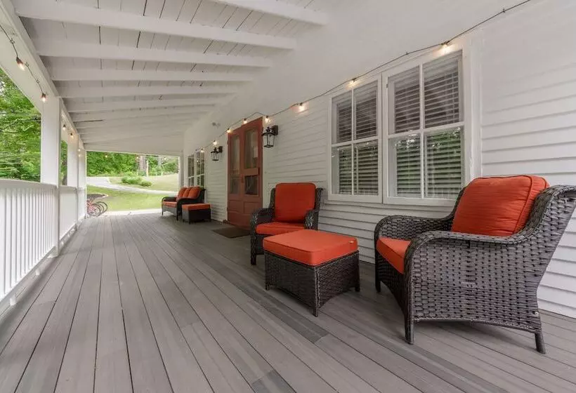 هتل Cranmore Mountain Lodge Bed & Breakfast