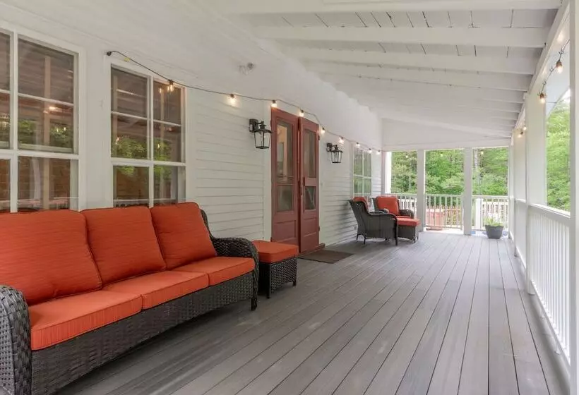 هتل Cranmore Mountain Lodge Bed & Breakfast