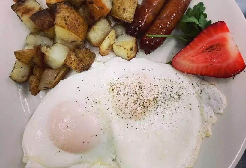 هتل Cranmore Mountain Lodge Bed & Breakfast