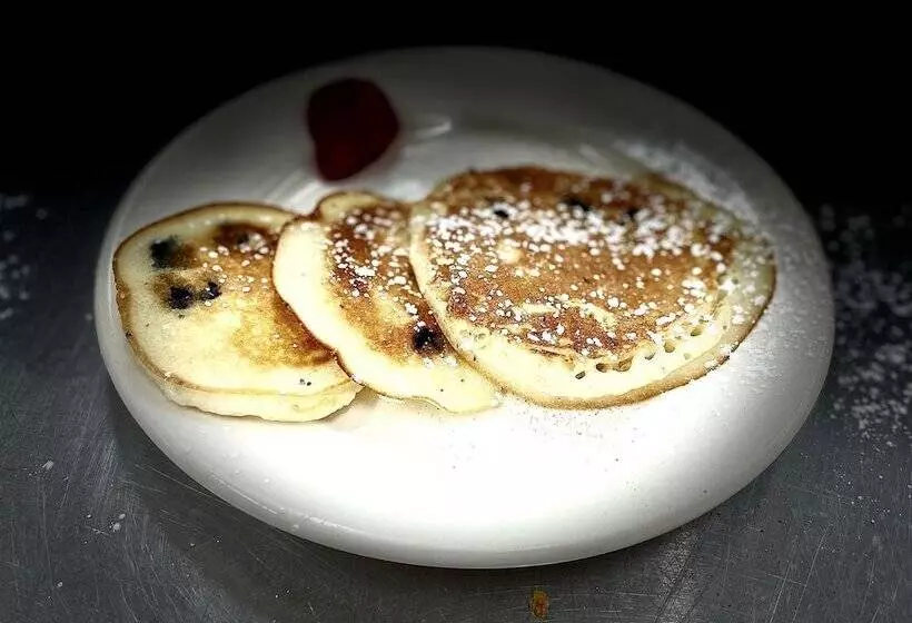 هتل Cranmore Mountain Lodge Bed & Breakfast