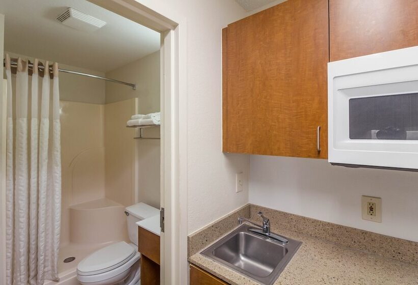 בית מלון כפרי Hometowne Studios By Red Roof Houston   Northwest