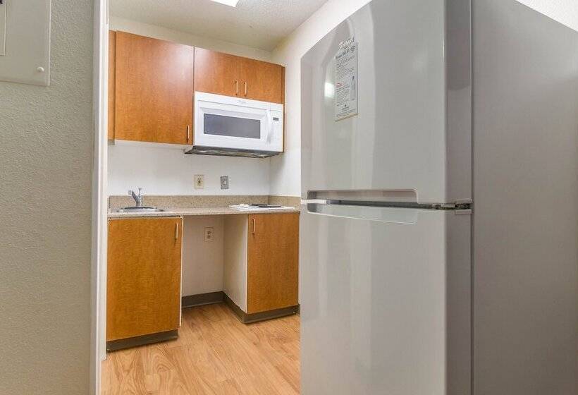 בית מלון כפרי Hometowne Studios By Red Roof Houston   Northwest