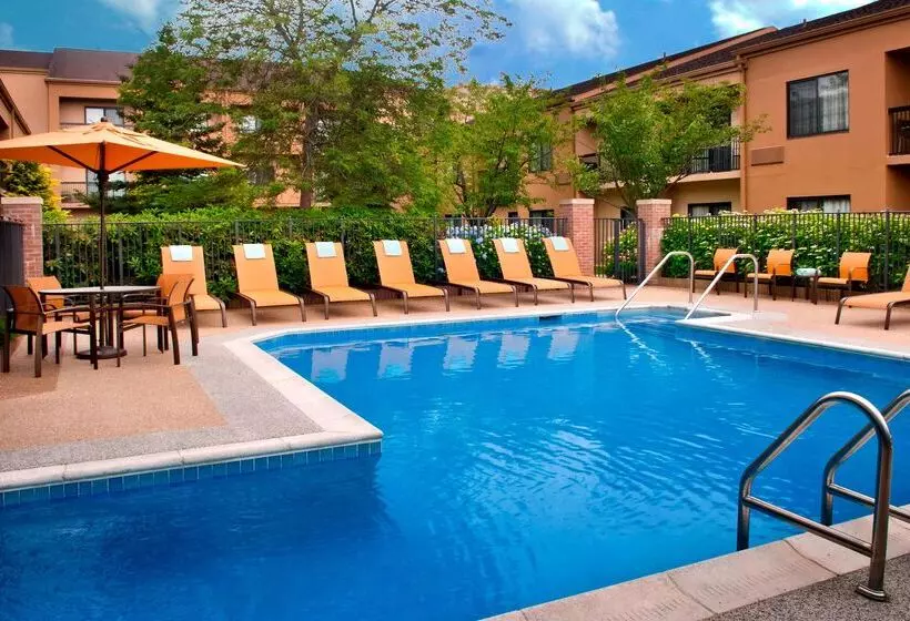 Отель Sonesta Select Newport Middletown