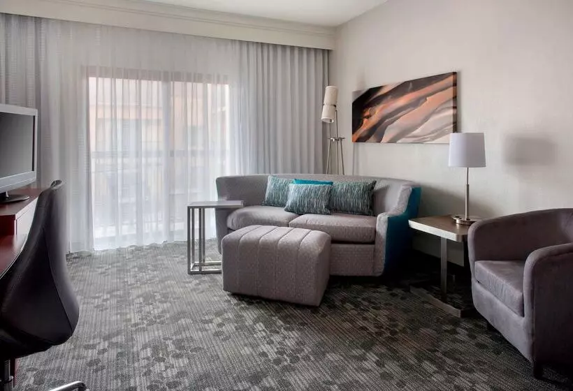 Отель Sonesta Select Newport Middletown