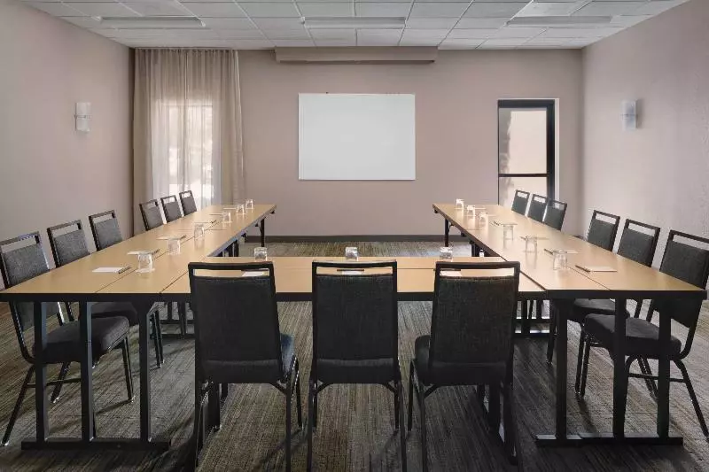 Отель Sonesta Select Newport Middletown