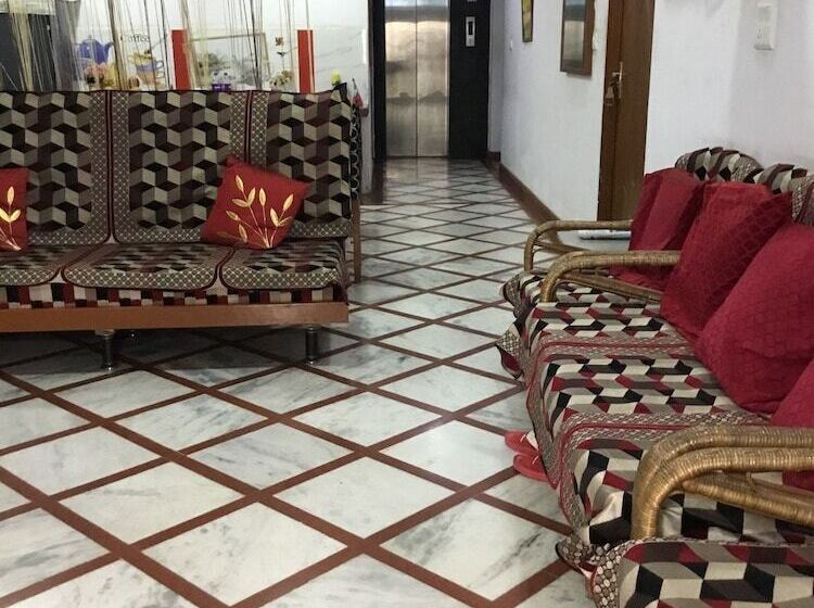 هتل Airport Sky Inn