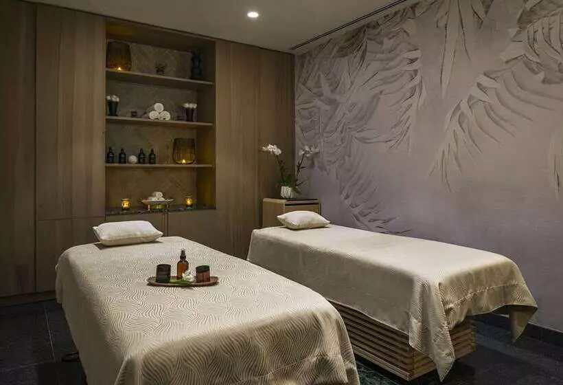 هتل Canopy By Hilton Cancun La Isla