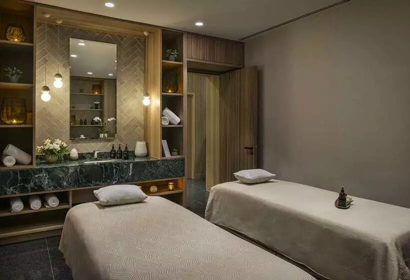 هتل Canopy By Hilton Cancun La Isla