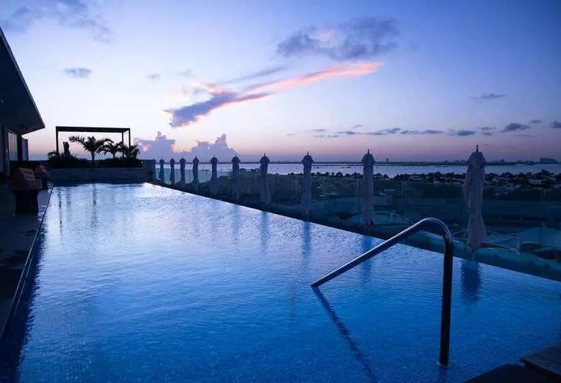 هتل Canopy By Hilton Cancun La Isla