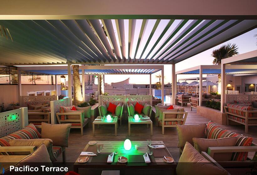 酒店 Grand Cosmopolitan