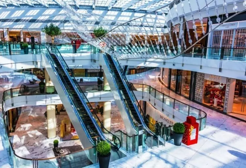 هتل Grand Cosmopolitan