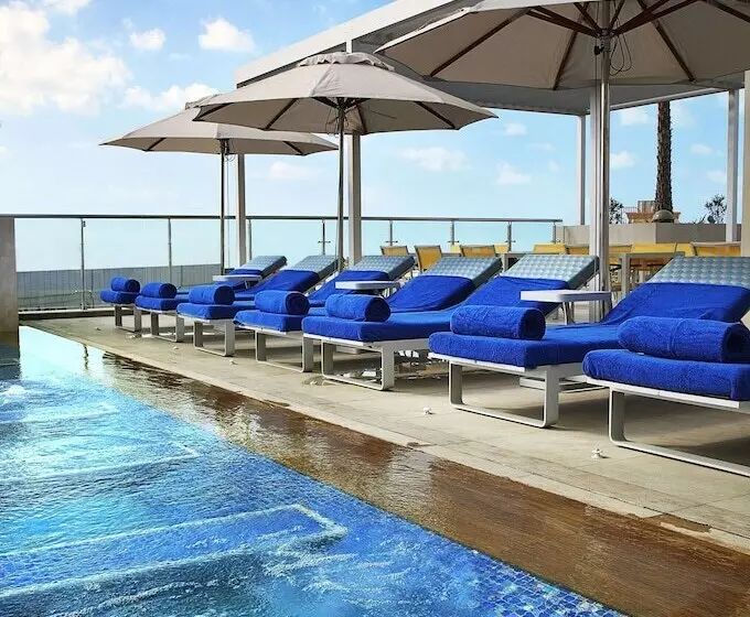 هتل Grand Cosmopolitan