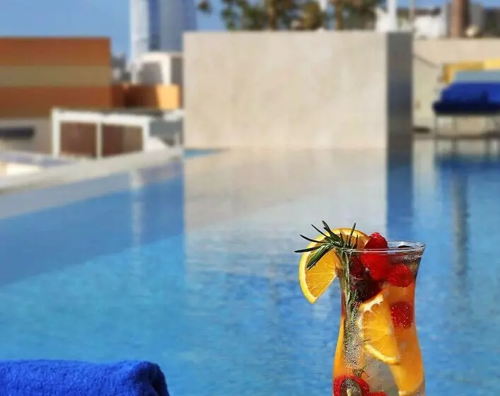 هتل Grand Cosmopolitan