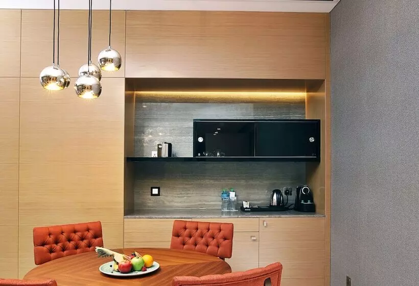 هتل Grand Cosmopolitan