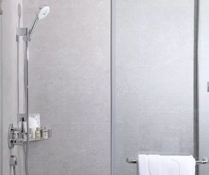 هتل Grand Cosmopolitan