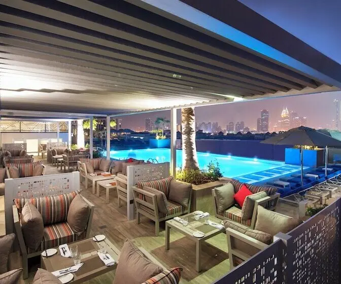 هتل Grand Cosmopolitan