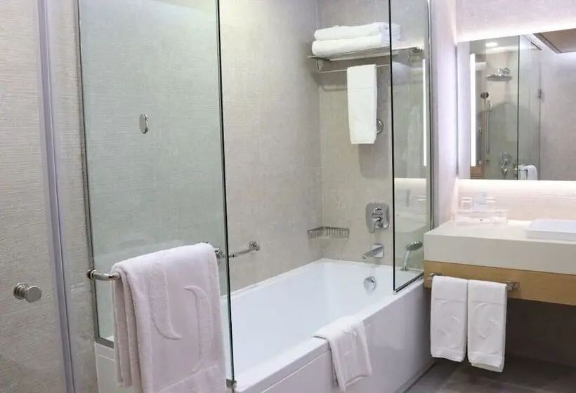 هتل Grand Cosmopolitan