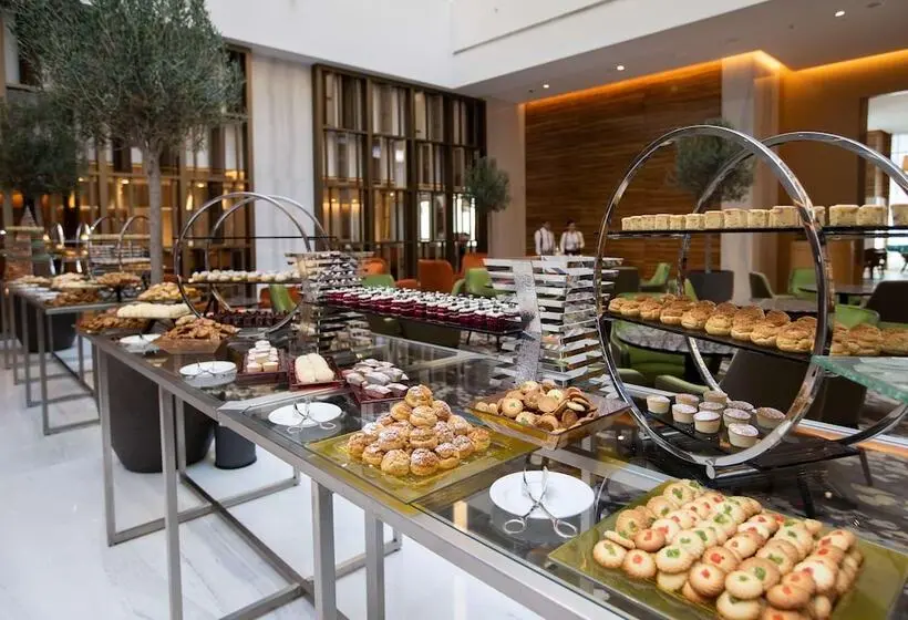 هتل Grand Cosmopolitan