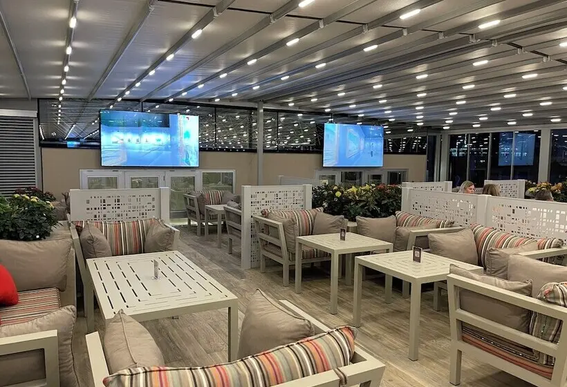 هتل Grand Cosmopolitan