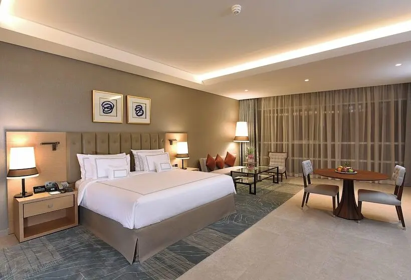 هتل Grand Cosmopolitan