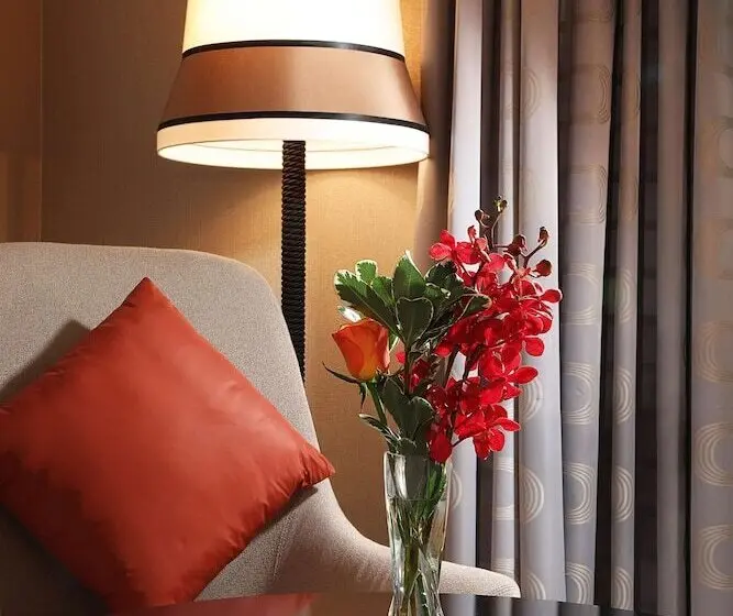 هتل Grand Cosmopolitan