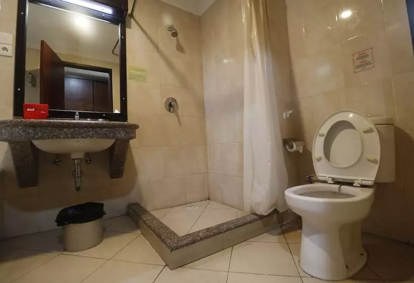 Hotelli Reddoorz Premium @ Bukit Damai Indah