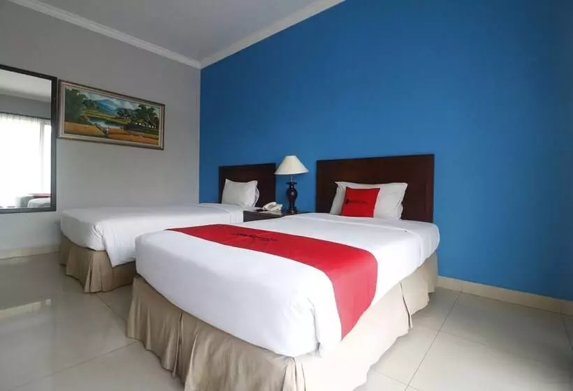 Hotelli Reddoorz Premium @ Bukit Damai Indah