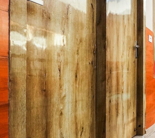 Otel Spot On 62209 Yash